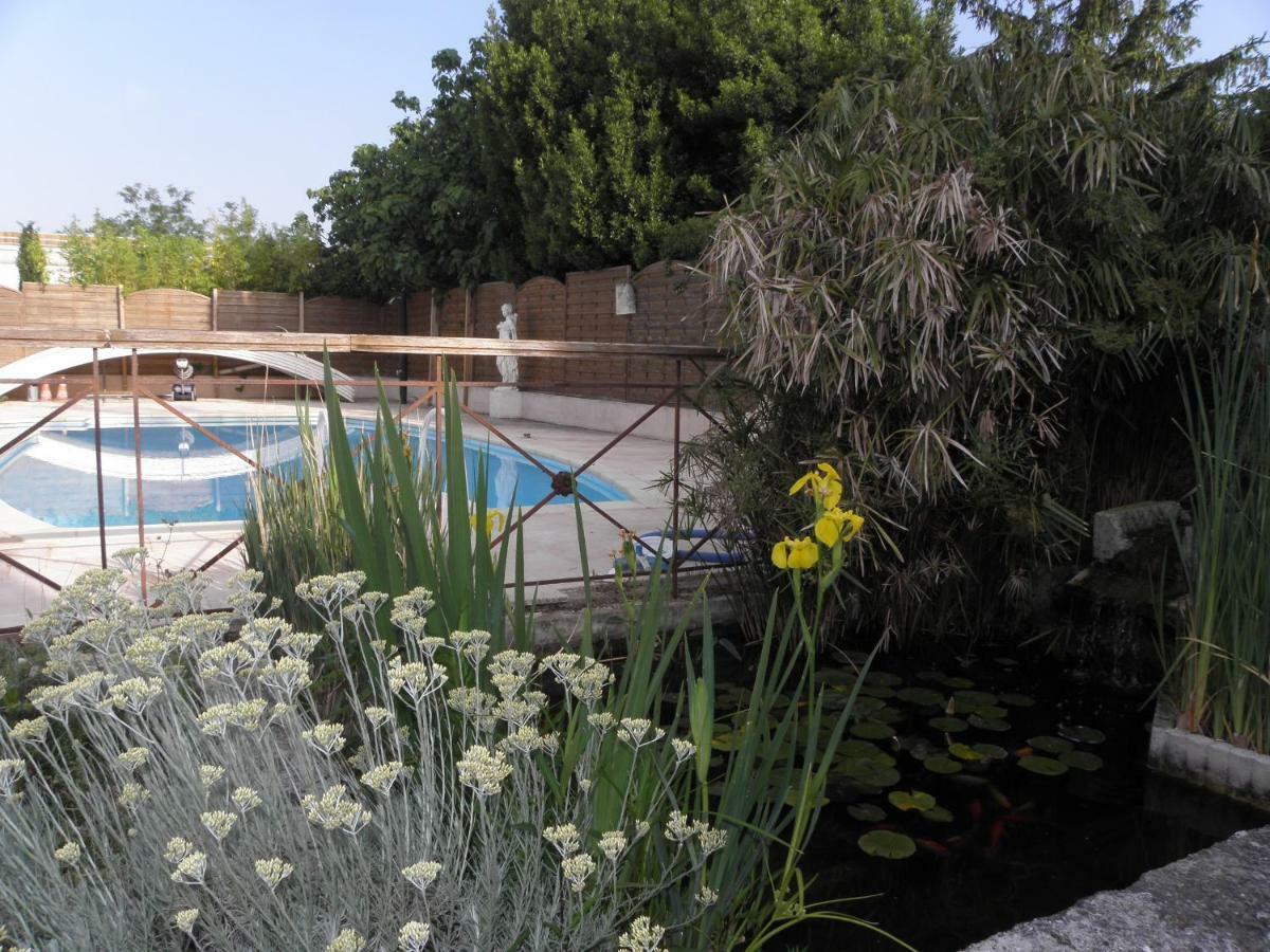 Hotel Provence Roulottes à Barbentane Extérieur photo